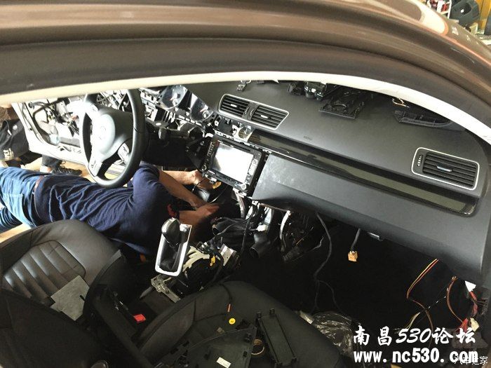 新迈腾B7升级无钥匙进入一键启动和脚踢后备箱开启，高大上！