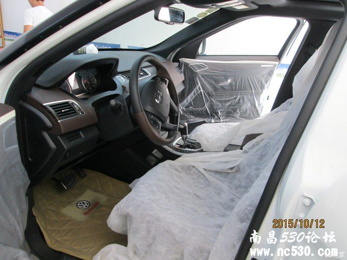 天空蓝质感的飞跃