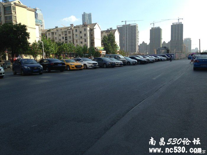 看看这个乱停车