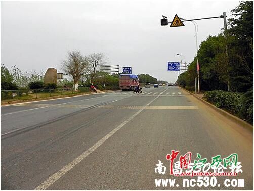 昌南大道抚生南路口斑马线上事故多发。