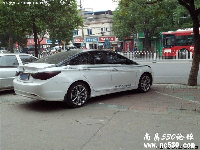 索纳塔八爱上蓝色天使眼，骚骚的橙色内饰，欢迎围观。