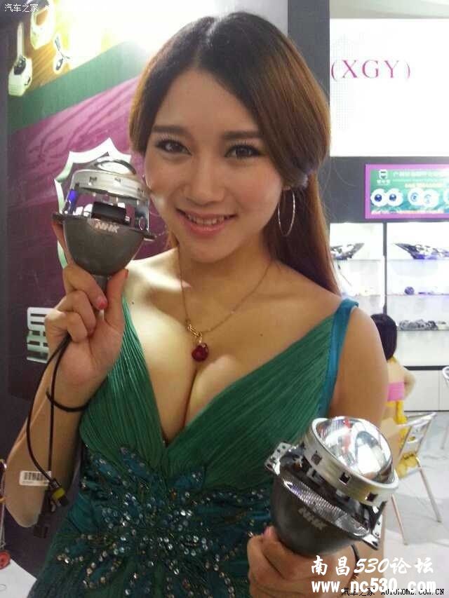 带上新作品参展13年广州改装展。。美女 音响 灯光 动力 海量图。