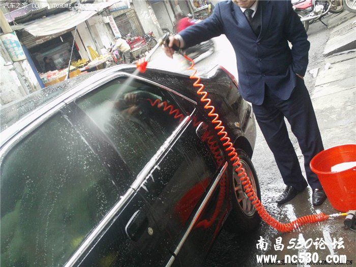 一桶水洗车