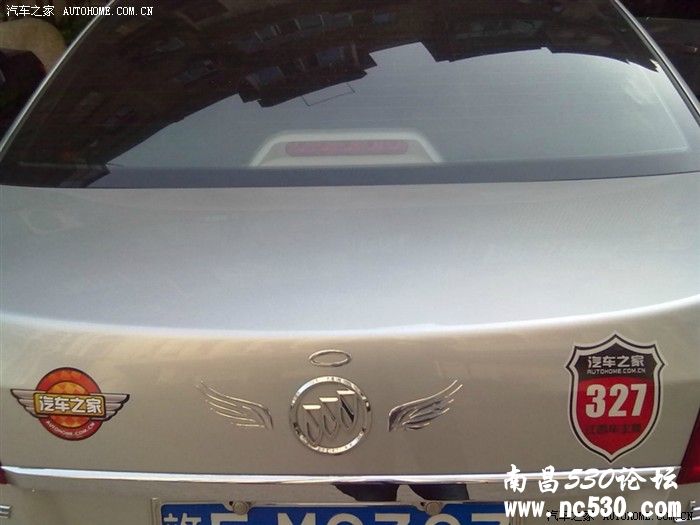 一场大的车祸引起当地村民堵路几个小时