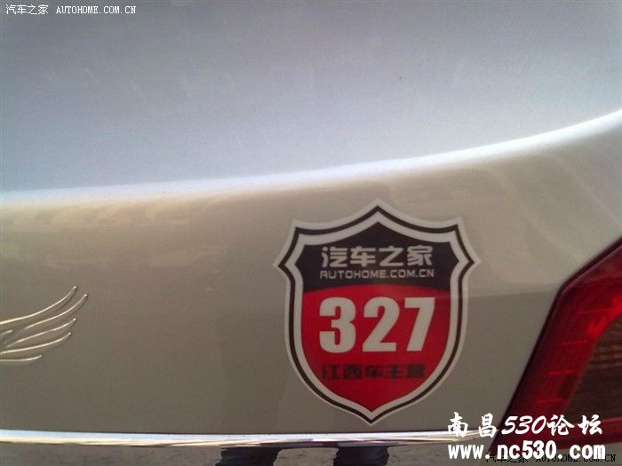 一场大的车祸引起当地村民堵路几个小时