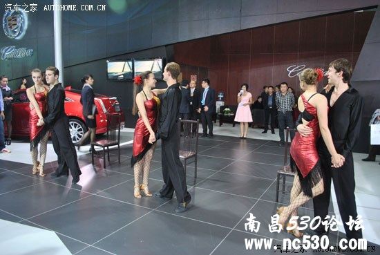 南昌车展实拍凯迪拉克的外国舞娘（舞哥姐不要）