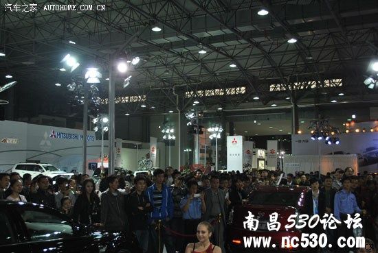 南昌车展实拍凯迪拉克的外国舞娘（舞哥姐不要）