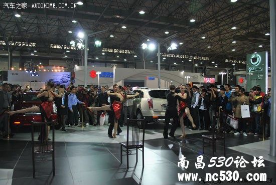 南昌车展实拍凯迪拉克的外国舞娘（舞哥姐不要）
