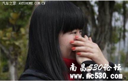 南湖公园惊现奔放男，送车送花送美女，给力~~