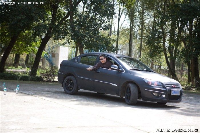 奇瑞A3全车碳纤改色膜、红色双天使眼、组合式LED日行灯