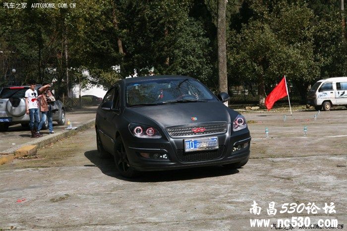 奇瑞A3全车碳纤改色膜、红色双天使眼、组合式LED日行灯