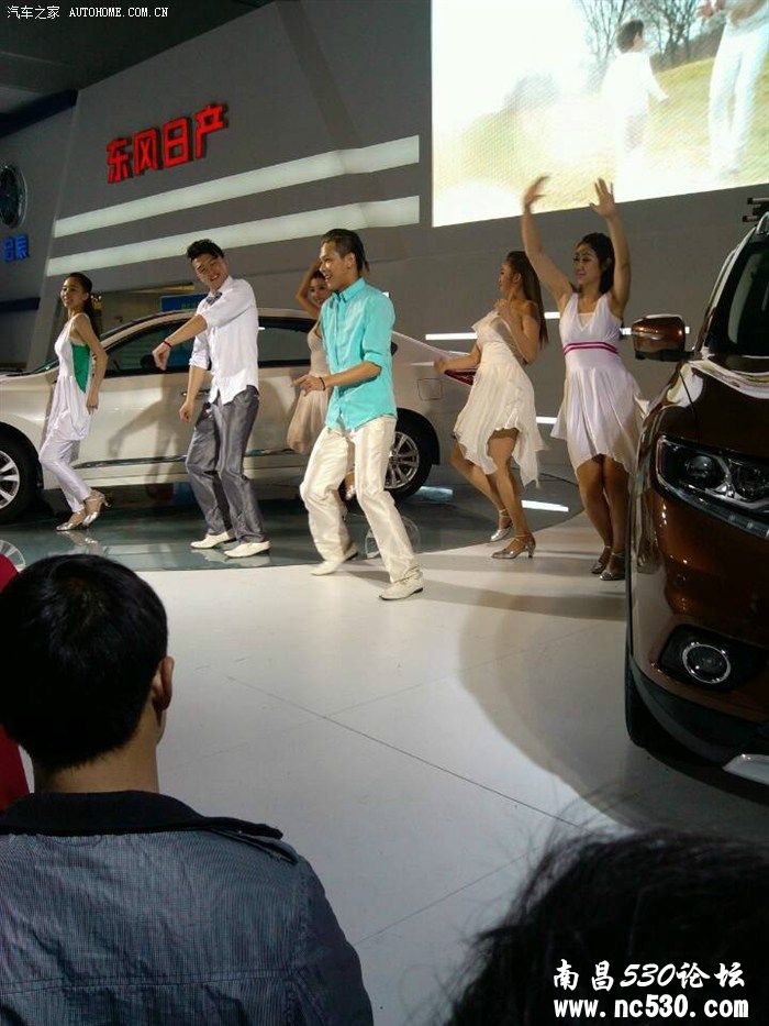 车展现场~