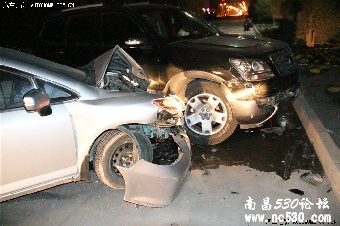 广汽本田理念s1车头遭正面严重撞毁而安全气囊无一弹出