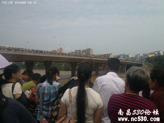 赣州市端午节西河大桥划龙舟比赛 大家来看看吧