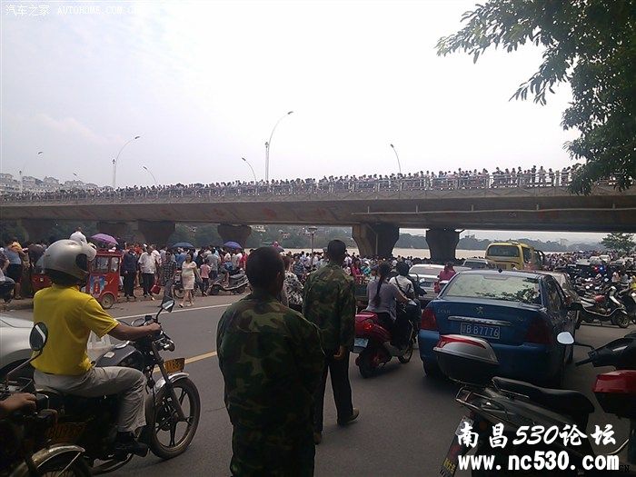 赣州市端午节西河大桥划龙舟比赛 大家来看看吧
