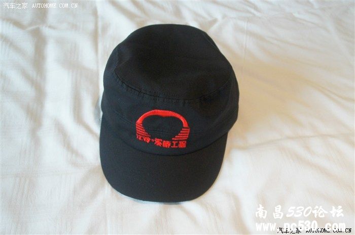 巍巍青山两边行，盈盈笑语浓浓情