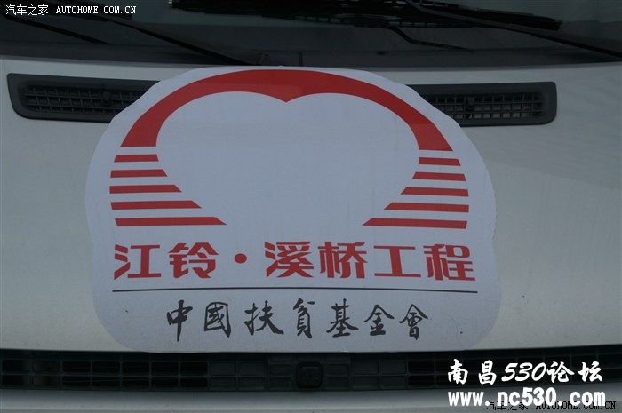 巍巍青山两边行，盈盈笑语浓浓情