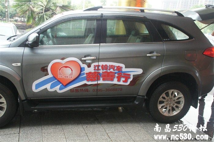 巍巍青山两边行，盈盈笑语浓浓情