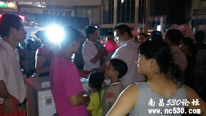 周末了带上我的“龙凤”去步行街