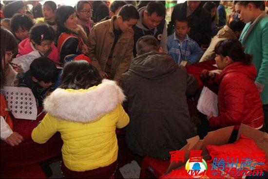 鹿鼎百茶迎新惠 现场人气爆棚