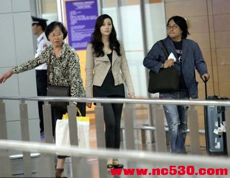 李嘉欣现身上海参加邓超孙俪婚礼